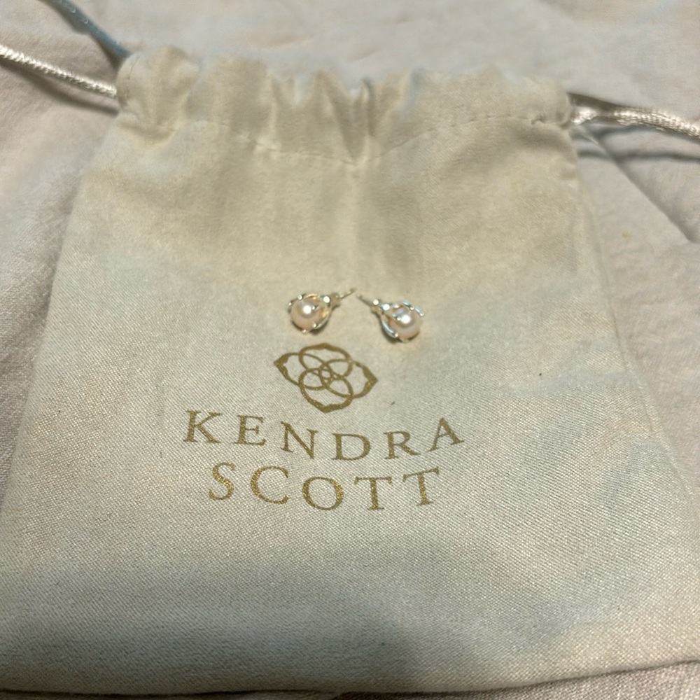 Kendra Scott Ashton Silver Pearl Stud Earrings